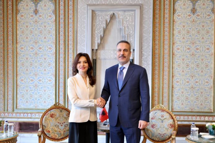 Spiropali – Fidan görüşmesi gündeminde 2027’de Tiran’da düzenlenecek NATO Zirvesi’nin organizasyonu için işbirliği oldu