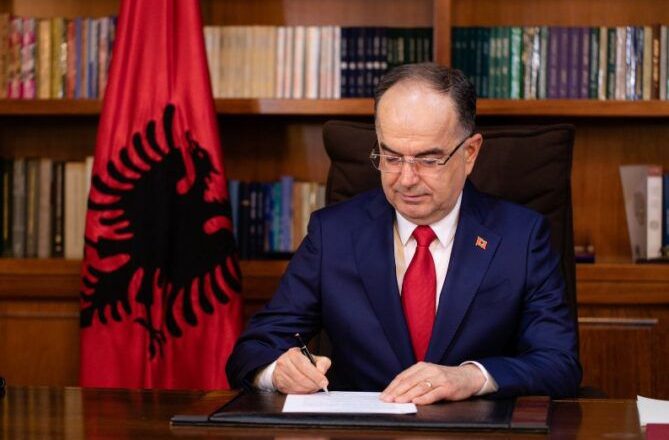 Arnavutluk hükümetinin kabine değişikliği meclis yolunda