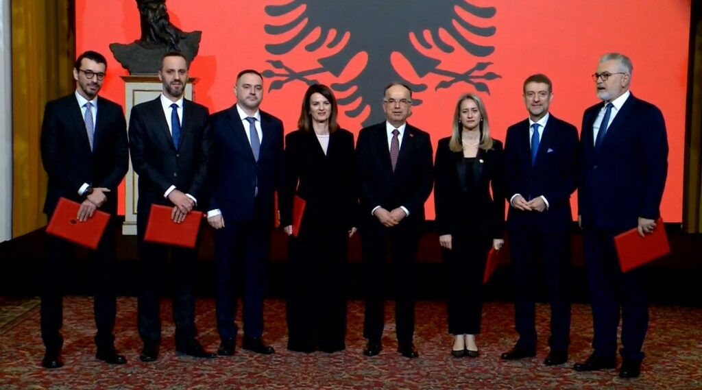 Kabine değişiklikleri meclis onayıyla yürürlüğe girdi
