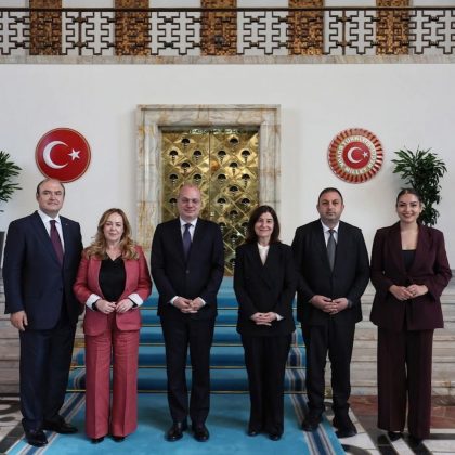 Dış İlişkiler Komisyonu üyeleri Türkiye’ye ziyarette bulundu; gençlik programları kapsamında iş birliği öne çıktı