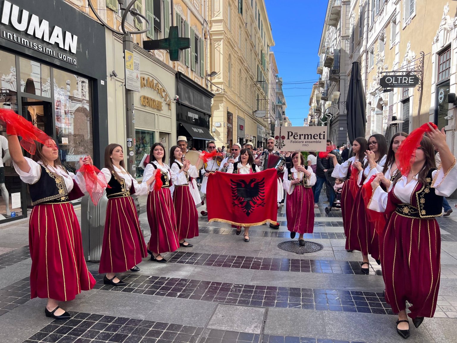 Permet Folklorik Topluluğu dünya sahnesinde