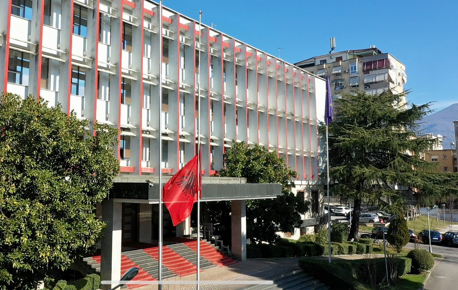 Arnavutluk, Romanya’daki Rus saldırısını kınadı
