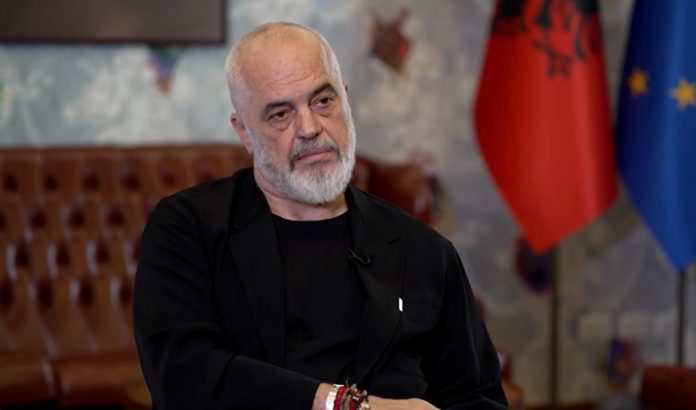 Rama, Zvërnec’teki yatırımın ülke için bir nimet olduğunu, çünkü ekonomiye 4 milyar dolarlık bir yatırım getireceğini söyledi