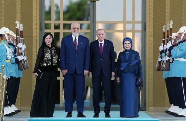 Rama, NATO Zirvesi’nde Erdoğan tarafından karşılandı