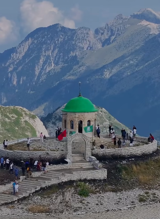 Kulmak Festivali: Binlerce Bektaşi, Tomorr Dağı’ndaki hac yolculuğuna katıldı