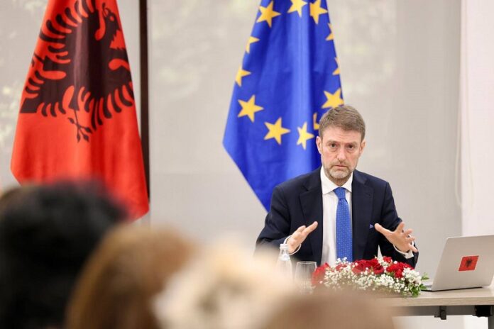 Yeni eğitim yılı – Hoxha: Diasporadaki çocuklar için yaklaşık 17 bin ders kitabı, Arnavutça mirasımızın temelinde