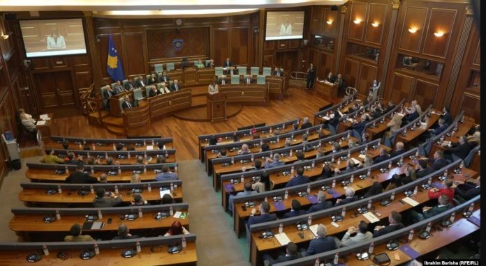 Kosova Meclisi, Özel Mahkeme kararına ilişkin bildiriyi kabul etti