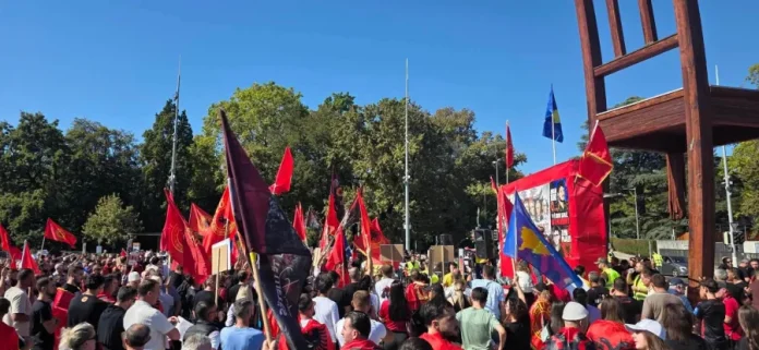 Üsküp, Cenevre, Oslo ve Melbourne’de Özel Mahkeme’nin kararına karşı protestolar
