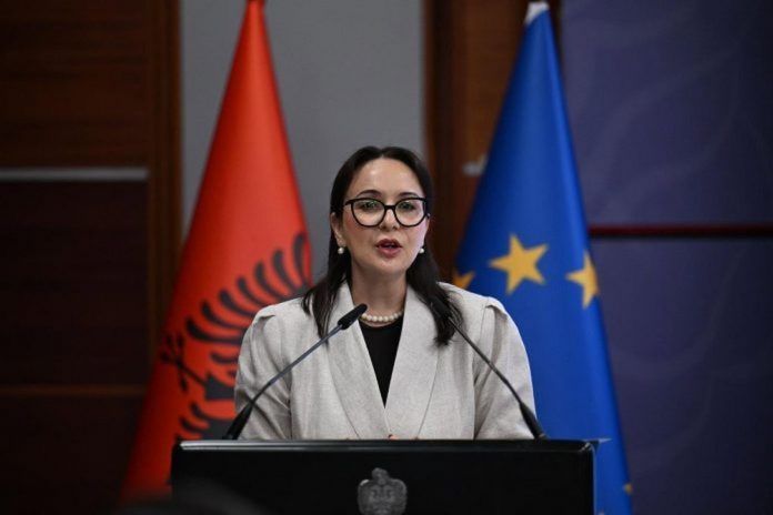 Hoxha: Şiddete karşı hazırlanan yasal paket, kamu düzeninin korunmasını amaçlıyor; reşit olmayanlara ücretsiz hukuki yardım sağlanıyor