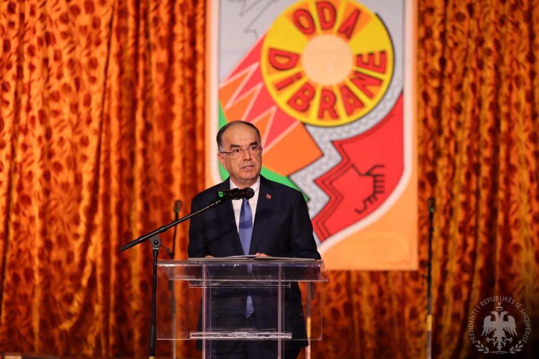 Cumhurbaşkanı Begaj: “Oda Dibrane”, Arnavut kültürünü sınırların ötesinde yaşatıyor