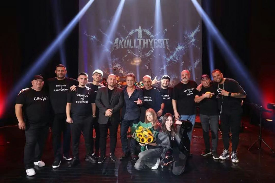 Efsanevi Arnavut rock grubu Akullthyesit, Elbasan’da sahneye döndü