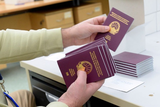 Radhë të gjata për pasaporta e patenta me mbishkrimin “Maqedoni e Veriut”, të detyrueshme nga 12 shkurti