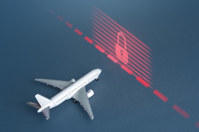 Pse avionët janë të ndaluar të fluturojnë mbi parqe dhe vende të ndryshme të botës?