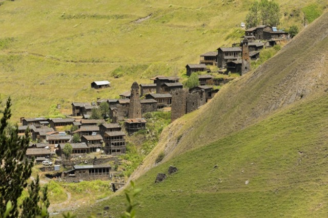 FOTO/ Arrihet vetëm nga një rrugë e ngushtë, rajoni i egër dhe i largët në skaj të Evropës
