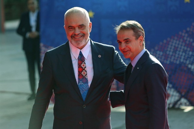 Media greke: Greqia heq dorë nga vetoja, pranon Marrëveshjen e Mbrojtjes dhe Sigurisë mes BE dhe Tiranës