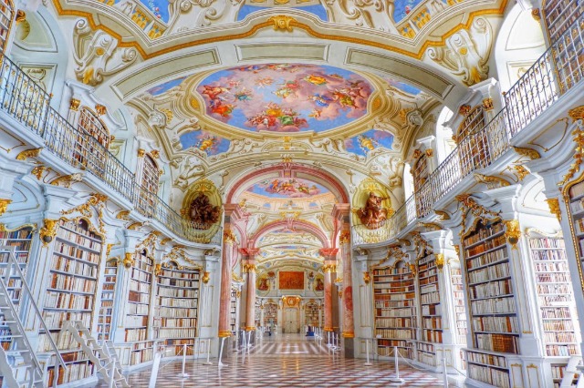 Bibliotekat më të bukura në botë të cilat nuk kanë humbur rëndësine e tyre