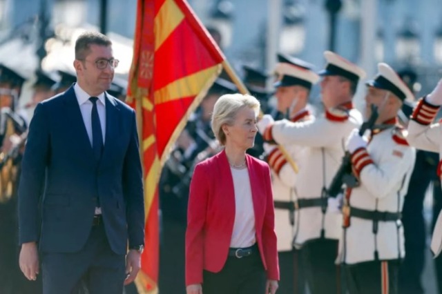 Von der Leyen vizitë në Shkup: Të miratohen ndryshimet kushtetuese