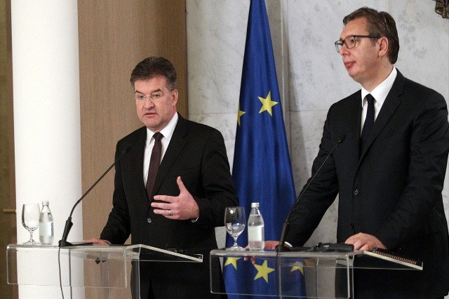 Dialogu Kosovë-Serbi/ I dërguari i BE-së ‘zbarkon’ në Beograd, Lajçak pritet të takohet me Vuçiqin