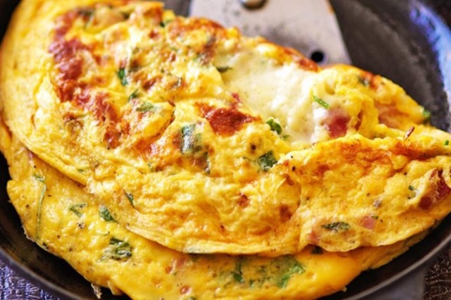 Metoda e saktë e përgatitjes së omletës me shije perfekte