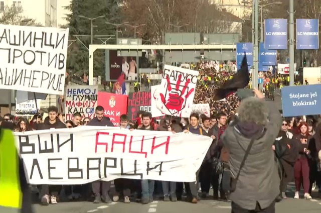 Vijojnë protestat e studentëve në Serbi, bllokohet kryqëzimi i madh në Beograd