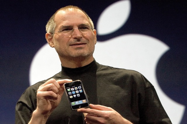 Thirrja e parë në historinë e iPhone – Steve Jobs: 4 mijë kafe ju lutem