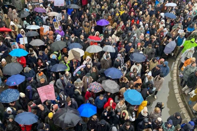 Serbia në grevë, protestat për tragjedinë në Novi-Sad përfshijnë gjithë vendin
