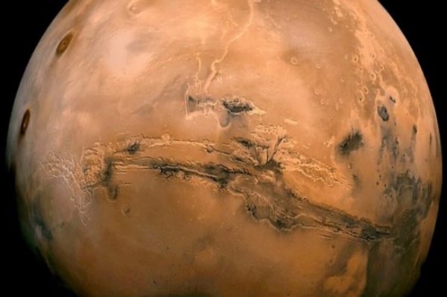 Shkencëtarët zbulojnë prova të shkrirjes së akullit në “Planetin e Kuq”