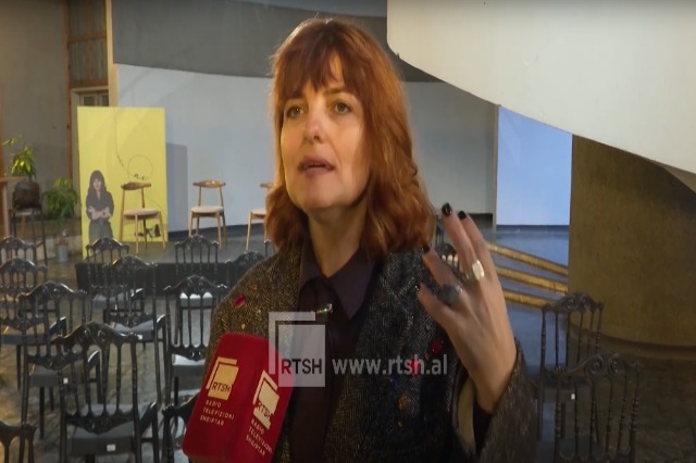 Autorja Manjola Lloja promovon librin ‘‘Ose në…‘‘ në hollin e RTSH Shkodrës