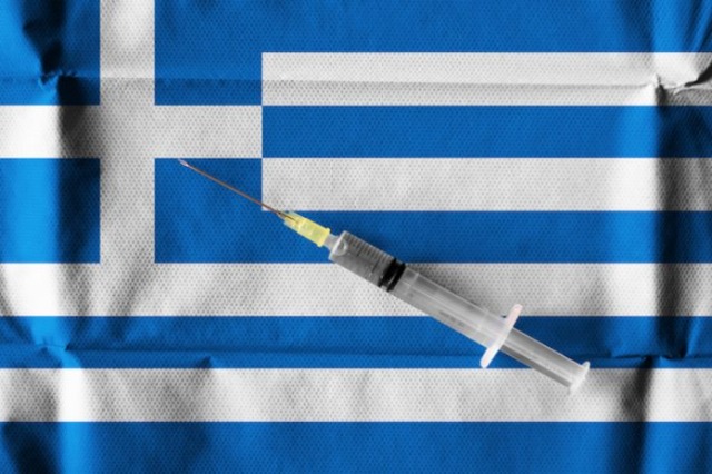 Covid-19, Greqia rekomandon dozën përforcuese për mbi 60-vjeçarët