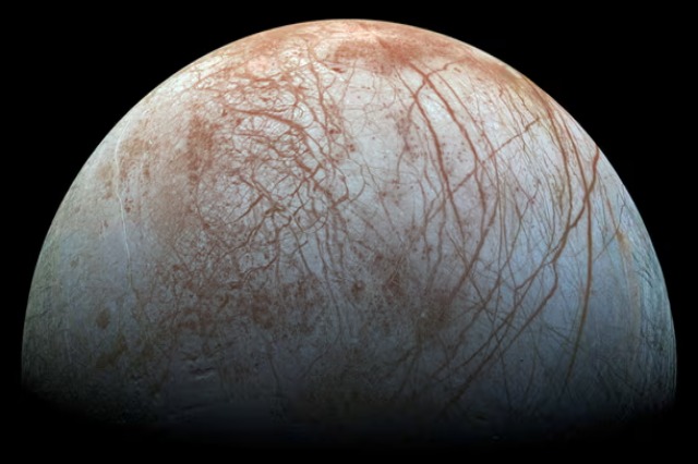 Një nga përbërësit thelbësorë për jetën, zbulohet karbon në oqeanin e njërës prej hënave të Jupiterit