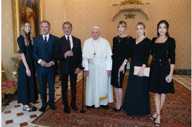 Papa Françesku takon në Vatikan Silvester Stalonen, “boksojnë” për një çast