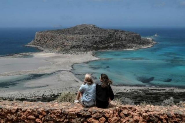 Greqia rihapet për turistët
