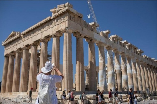 Greqia heq karantinën gjatë sezonit turistik për 30 vende