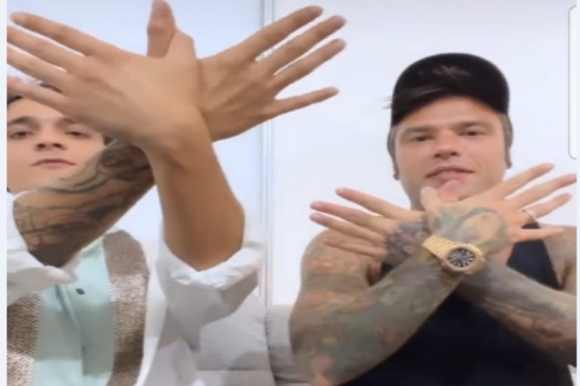 Ndezën Tiranën gjatë festivalit Sunny Hill, Fedez dhe Tananai flasin shqip: O vëlla, jemi shokë