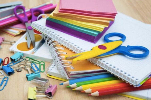 “Shporta e studentëve”/ Nisma greke për të ulur çmimet e artikujve para vitit të ri shkollor