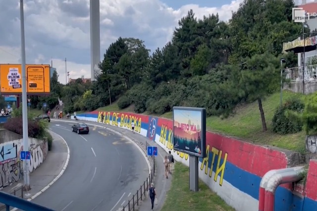 Grafite nacionaliste në rrugët e Serbisë, analistët në Beograd: Mesazhe dhune që dëmtojnë vendin