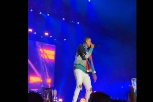 Këngëtari humb jetën në skenë teksa performonte në Paris