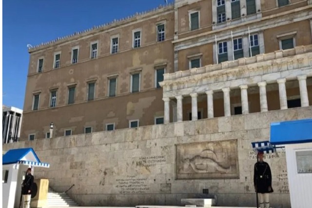 Zgjedhjet e 21 majit në Greqi/ Parlamenti kalon ligjin për ndalimin e pjesëmarrjes së partisë kombëtare “Grekët”