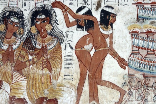 Historia e festimeve të Vitit të ri, rituali që nisi nga egjiptianët e lashtë pranë Piramidave të Gizës