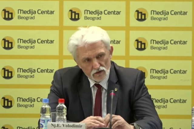 “Serbia vazhdon të bashkëpunojë me Moskën, por synon anëtarësimin në BE”
