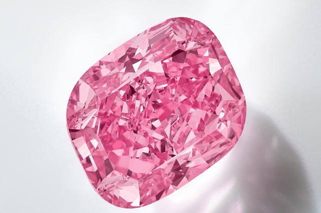 Diamanti rozë do të shitet për më shumë se 35 milionë dollarë në ankand