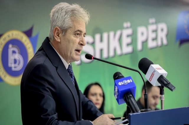 Maqedoni e Veriut/ Ali Ahmeti: Ministrat e BDI-së dorëhiqen nga qeveria nëse opozita voton ndryshimet kushtetuese