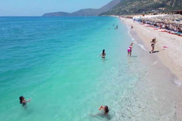 Turizmi në Borsh, fshati që ofron detin dhe kufizohet nga malet