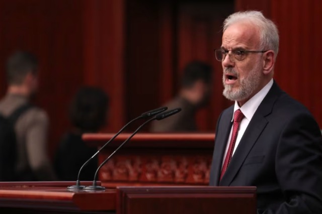 Maqedonia e Veriut për herë të parë me kryeministër shqiptar, Kuvendi voton qeverinë teknike të Talat Xhaferit