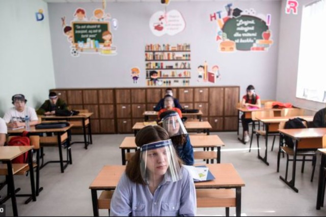 Ndryshon orari mësimor për shkollat me turne