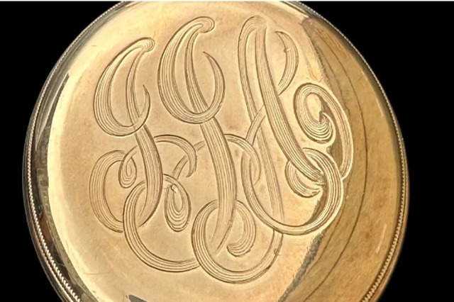 Ora e artë e pasagjerit më të pasur në bordin e Titanikut shitet për 1.5 milionë dollarë