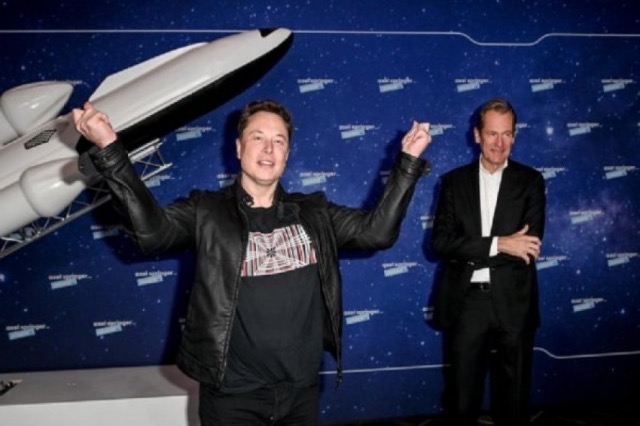 Musk shpik një titull të ri të çuditshëm për veten