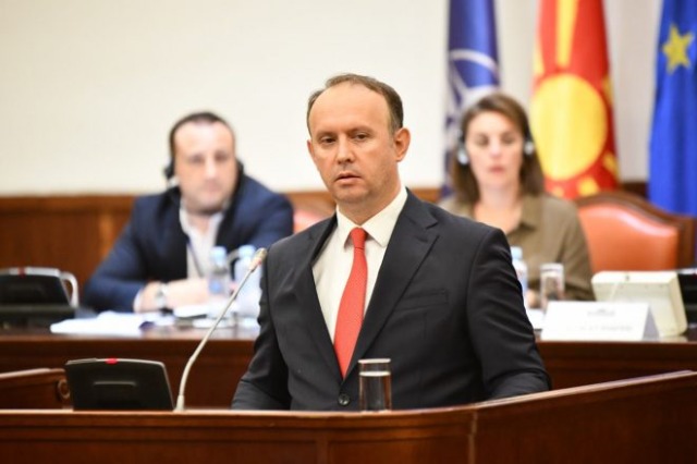 Afrim Gashi zgjidhet kryetar i Kuvendit maqedonas, Ali Ahmeti ulet mes opozitës pas 16 vitesh