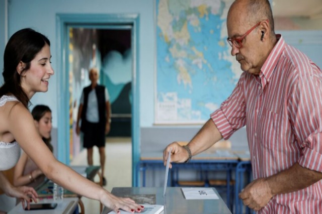 Grekët shkojnë në qendrat e votimit për zgjedhjet evropiane të 2024-ës