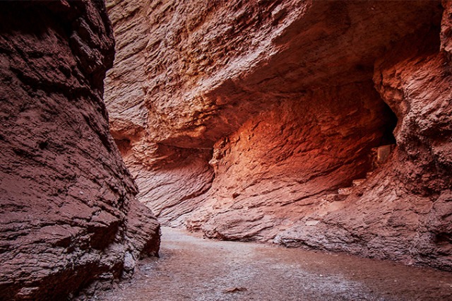 Kanioni i kuq më misterioz në Xinjiang të Kinës